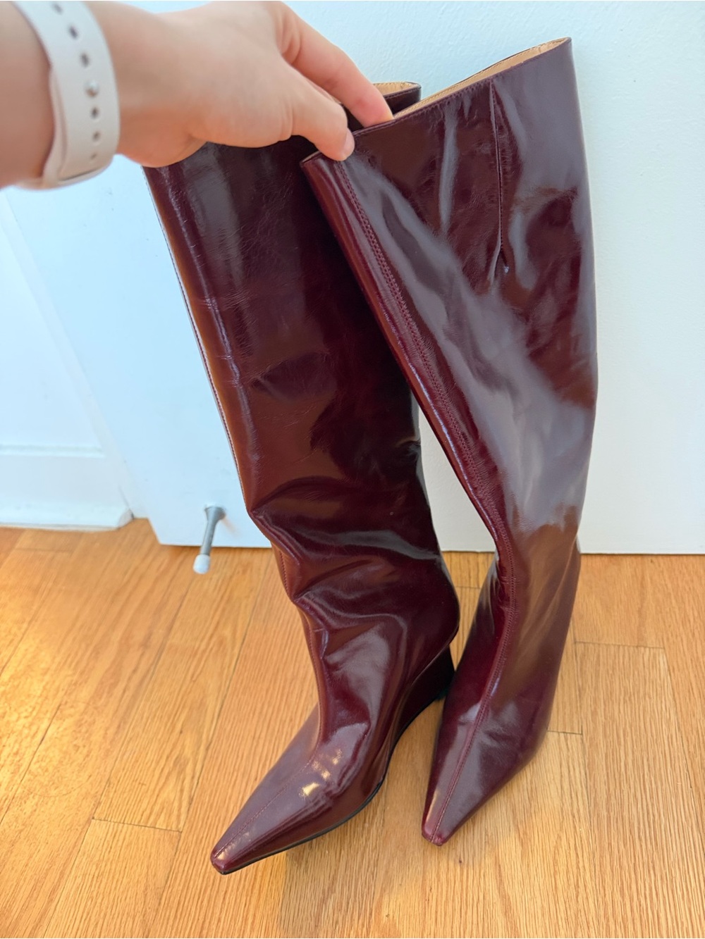 Women’s Tall Pointed-Toe Knee Boots in Burgundy - Picture 5 of 7